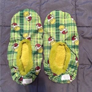 The Grinch Cozy Faux Fur Slippers – Green Plaid Holiday